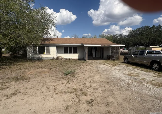 1st image of 104 Charles, George West, TX 78022 | MLS# 1938480