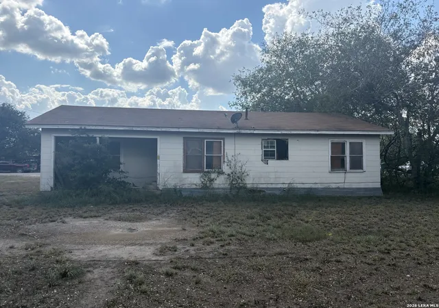 2nd image of 104 Charles, George West, TX 78022 | MLS# 1938480