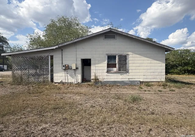 image of 104 Charles, George West, TX 78022 | MLS# 1938480