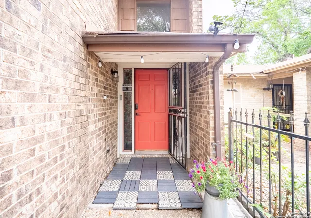 Photo 2 of Single family home for sale at 6405 Honey Hill, San Antonio, TX 78229 | MLS# 1938493 | Listing updated on 2026-04-20