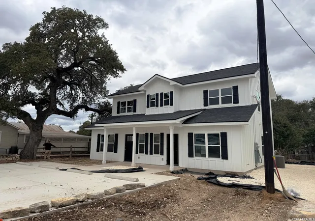1st image of 600a 10th, Bandera, TX 78003 | MLS# 1938615