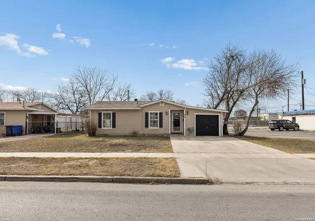 Photo 2 of Sale Pending at 114 E Hutchins Pl, San Antonio, TX 78221 | MLS# 1938676 | Listing updated on 2026-03-23