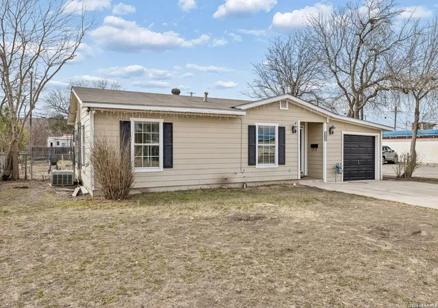 Photo 3 of Sale Pending at 114 E Hutchins Pl, San Antonio, TX 78221 | MLS# 1938676 | Listing updated on 2026-03-23