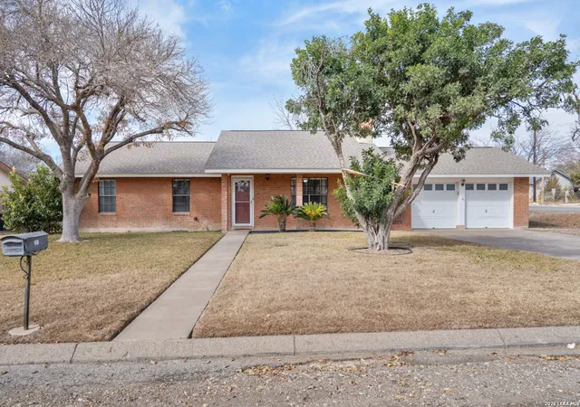 Photo 2 of Single family home for sale at 201 Peacepipe, Del Rio, TX 78840 | MLS# 1938798 | Listing updated on 2026-02-07