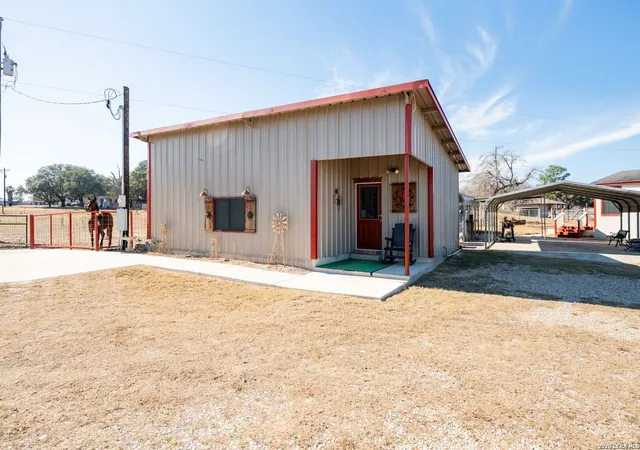 Photo 4 of Sale Pending at 146 Ranch Country Dr, La Vernia, TX 78121 | MLS# 1938882 | Listing updated on 2026-04-27