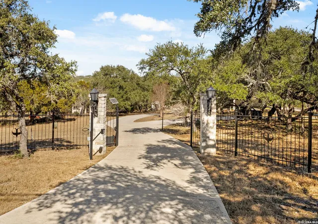 Photo 4 of Sale Pending at 2040 Is View, Canyon Lake, TX 78133 | MLS# 1939099 | Listing updated on 2026-04-06