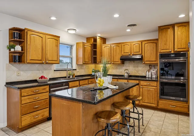 Photo 3 of Sale Pending at 100 Lochaven, San Antonio, TX 78213 | MLS# 1939113 | Listing updated on 2026-03-24