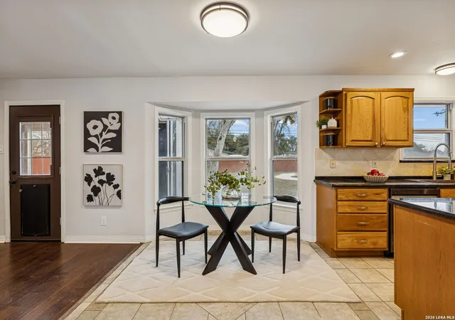 Photo 4 of Sale Pending at 100 Lochaven, San Antonio, TX 78213 | MLS# 1939113 | Listing updated on 2026-03-24