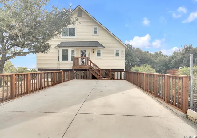 Photo 1 of Single family home for sale at 450 Stagecoach, Canyon Lake, TX 78133 | MLS# 1939115 | Listing updated on 2026-03-31
