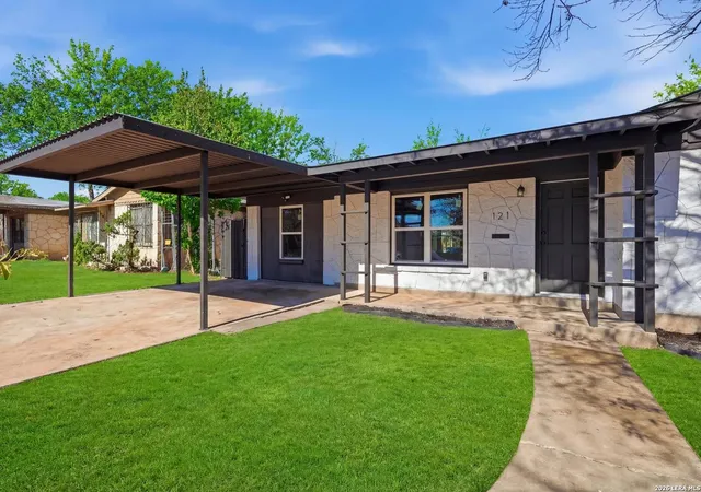 Photo 3 of Single family home for sale at 121 Eland, San Antonio, TX 78213 | MLS# 1939343 | Listing updated on 2026-02-11