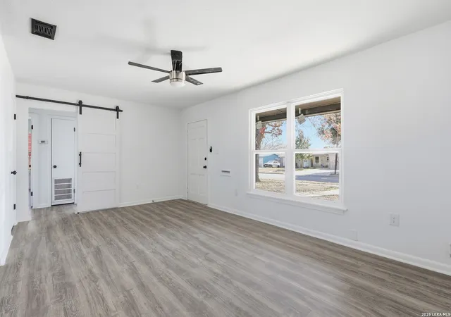 Photo 4 of Single family home for sale at 121 Eland, San Antonio, TX 78213 | MLS# 1939343 | Listing updated on 2026-02-11