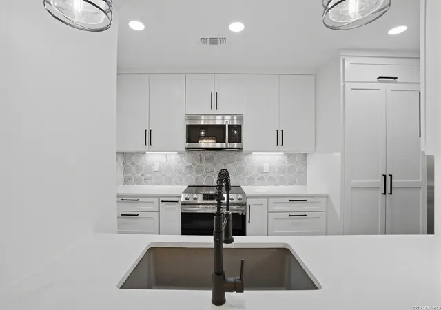 Photo 1 of Sale Pending at 2718 Old Fld Dr #803, San Antonio, TX 78247 | MLS# 1939401 | Listing updated on 2026-03-02