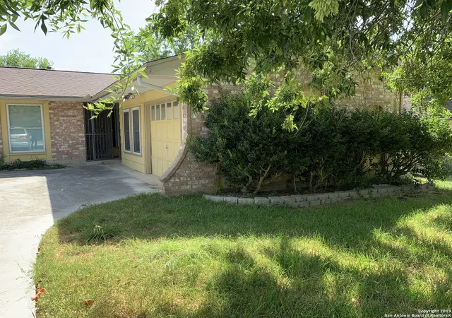 Photo 2 of Single family home for sale at 13915 Anchorage Hl, San Antonio, TX 78217 | MLS# 1939412 | Listing updated on 2026-03-30