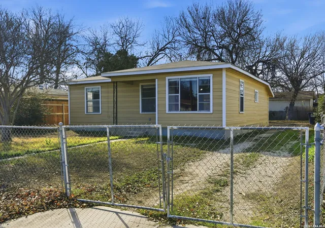 Photo 2 of Single family home for sale at 5107 Cien, San Antonio, TX 78214 | MLS# 1939432 | Listing updated on 2026-02-16