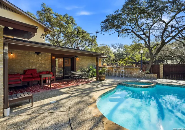 Photo 2 of Sale Pending at 2531 Old Orchard Ln, San Antonio, TX 78230 | MLS# 1939500 | Listing updated on 2026-02-25