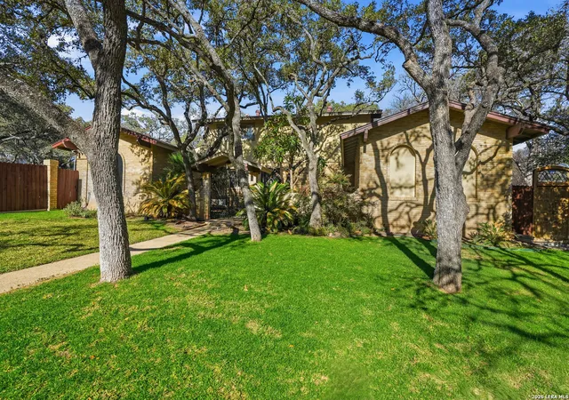 Photo 3 of Sale Pending at 2531 Old Orchard Ln, San Antonio, TX 78230 | MLS# 1939500 | Listing updated on 2026-02-25