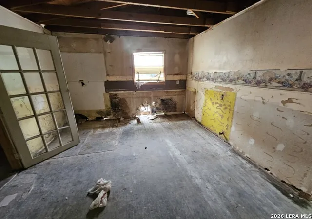 Photo 3 of Single family home for sale at 911 Topaz, San Antonio, TX 78228 | MLS# 1939523 | Listing updated on 2026-02-17