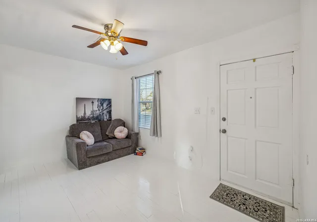 Photo 3 of Sale Pending at 330 Uvalde, San Antonio, TX 78210 | MLS# 1939627 | Listing updated on 2026-03-03
