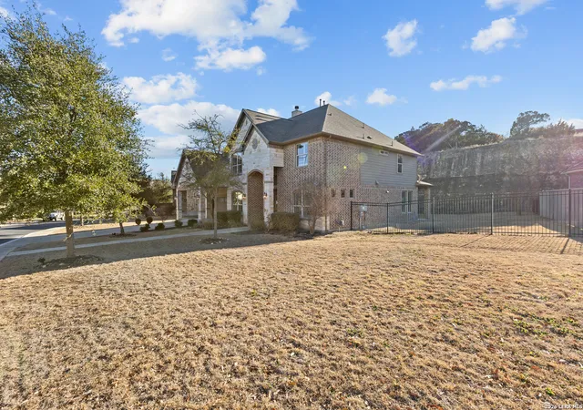 Photo 2 of Sale Pending at 16918 Sonoma Rdg, San Antonio, TX 78255 | MLS# 1939633 | Listing updated on 2026-03-16