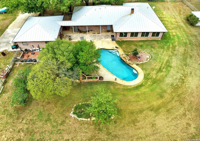 Photo 4 of Single family home for sale at 3190 Pittman Rd, Saint Hedwig, TX 78152 | MLS# 1939687 | Listing updated on 2026-09-25