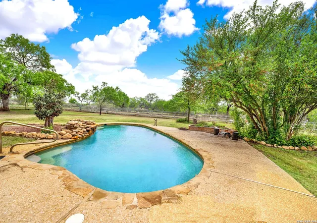 Photo 3 of Single family home for sale at 3190 Pittman Rd, Saint Hedwig, TX 78152 | MLS# 1939687 | Listing updated on 2026-09-25
