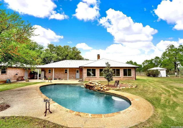 Photo 2 of Single family home for sale at 3190 Pittman Rd, Saint Hedwig, TX 78152 | MLS# 1939687 | Listing updated on 2026-09-25