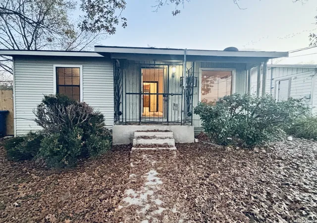 2nd image of 2610 W Ashby Pl, San Antonio, TX 78201 | MLS# 1939701