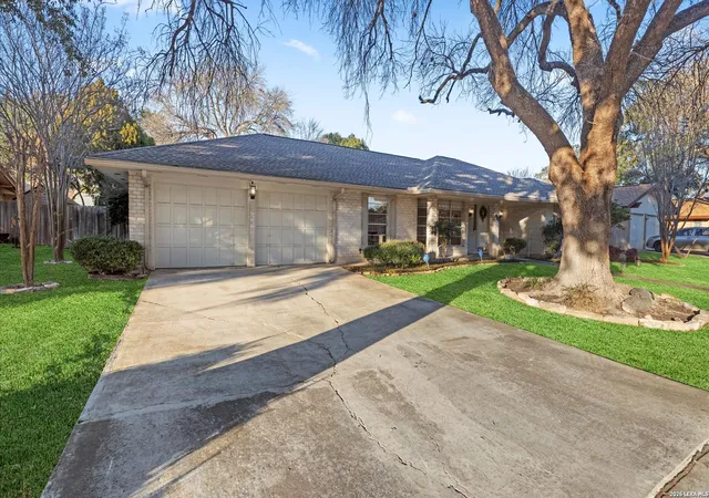 Photo 2 of Single family home for sale at 425 Crestwind, Windcrest, TX 78239 | MLS# 1939769 | Listing updated on 2026-02-12