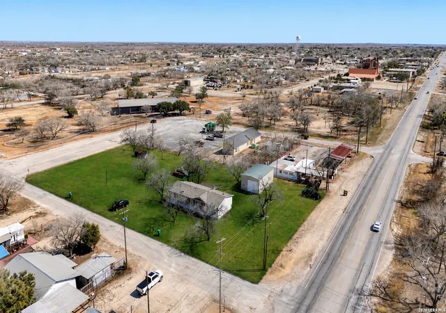 Homes for sale in Jourdanton, TX | 708 Mesquite, Jourdanton, TX 78026 | MLS# 1939780
