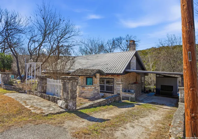 3rd image of 336 Whippoorwill Dr, Canyon Lake, TX 78133 | MLS# 1939901