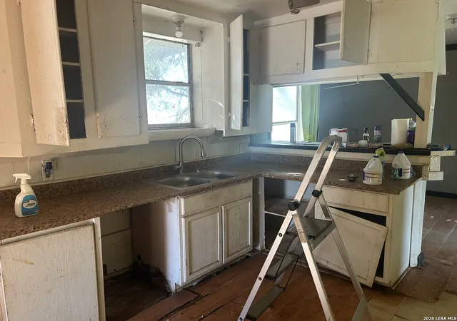 Photo 3 of Single family home for sale at 414 Davis, Devine, TX 78016 | MLS# 1939915 | Listing updated on 2026-03-05