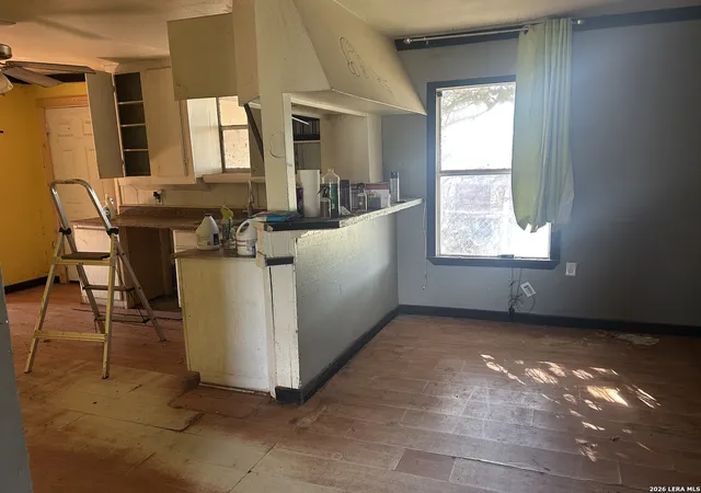 Photo 4 of Single family home for sale at 414 Davis, Devine, TX 78016 | MLS# 1939915 | Listing updated on 2026-03-05