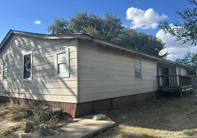Photo 1 of Single family home for sale at 414 Davis, Devine, TX 78016 | MLS# 1939915 | Listing updated on 2026-03-05