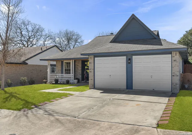 Photo 3 of Single family home for sale at 11011 Forest Crown, Live Oak, TX 78233 | MLS# 1939934 | Listing updated on 2026-02-18