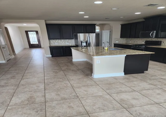 Photo 3 of Sale Pending at 1806 Ayleth, San Antonio, TX 78213 | MLS# 1939955 | Listing updated on 2026-03-12