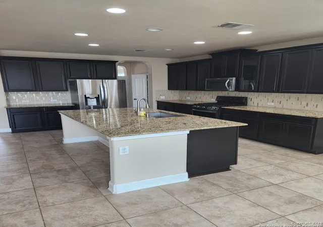 Photo 3 of Sale Pending at 1806 Ayleth, San Antonio, TX 78213 | MLS# 1939955 | Listing updated on 2026-03-12