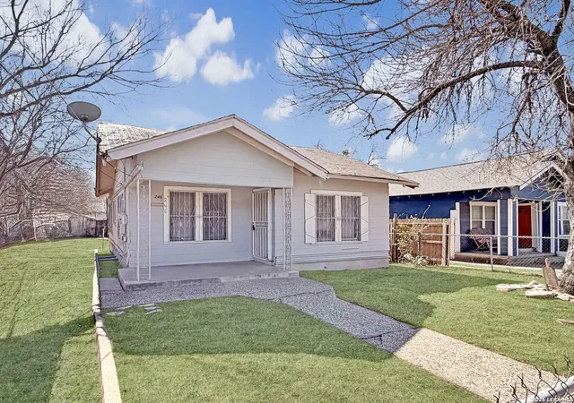 Photo 2 of Sale Pending at 246 W Boyer St, San Antonio, TX 78210 | MLS# 1940041 | Listing updated on 2026-02-22