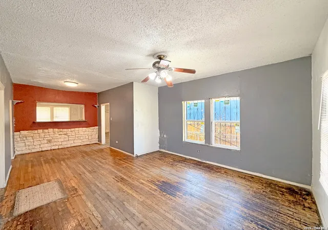 Photo 4 of Sale Pending at 246 W Boyer St, San Antonio, TX 78210 | MLS# 1940041 | Listing updated on 2026-02-22