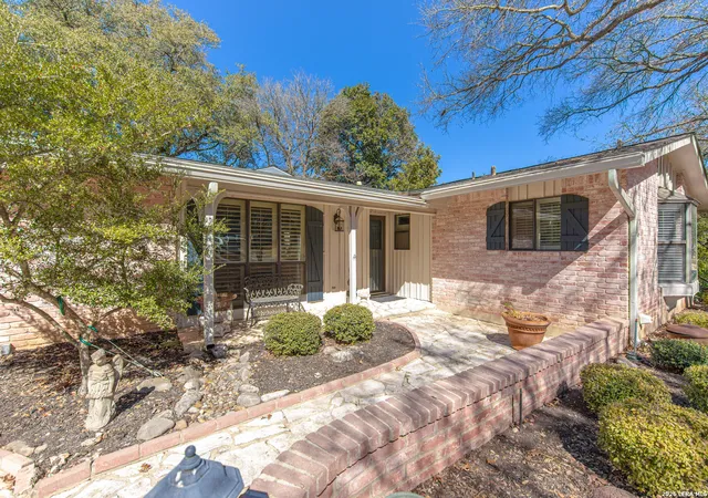Photo 3 of Sale Pending at 129 Sage Dr, Universal City, TX 78148 | MLS# 1940045 | Listing updated on 2026-02-26