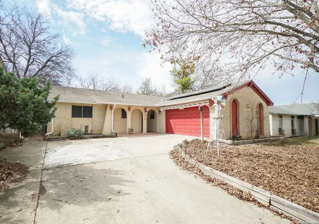 Photo 2 of Single family home for sale at 7610 Meadow Green, San Antonio, TX 78251 | MLS# 1940278 | Listing updated on 2026-04-19