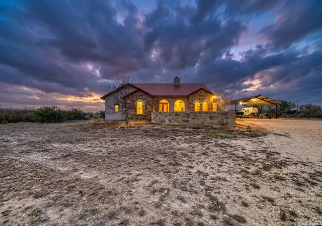 3rd image of 241 Marsh, Uvalde, TX 78801 | MLS# 1940284