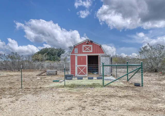 40th image of 241 Marsh, Uvalde, TX 78801 | MLS# 1940284