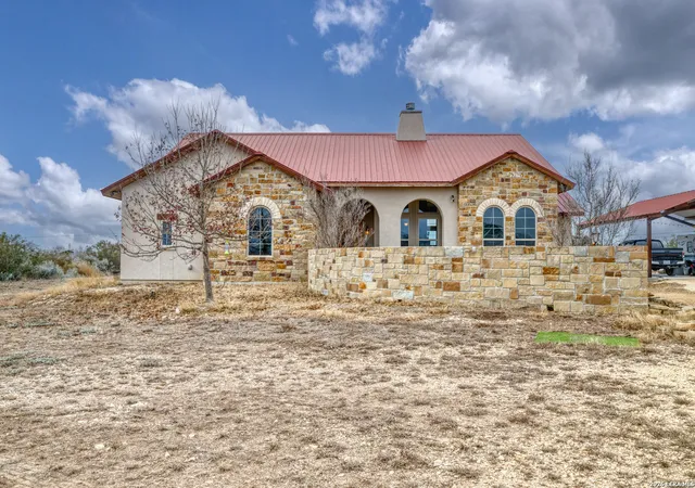 4th image of 241 Marsh, Uvalde, TX 78801 | MLS# 1940284