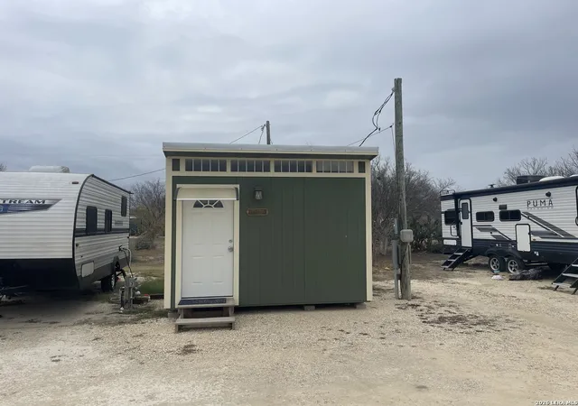 16th image of 558 Whitetail Dr, Uvalde, TX 78801 | MLS# 1940347