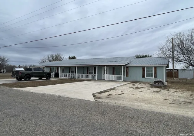 3rd image of 558 Whitetail Dr, Uvalde, TX 78801 | MLS# 1940347