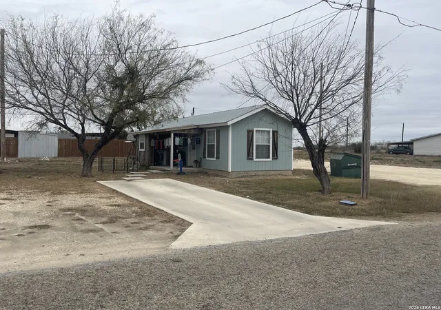 5th image of 558 Whitetail Dr, Uvalde, TX 78801 | MLS# 1940347