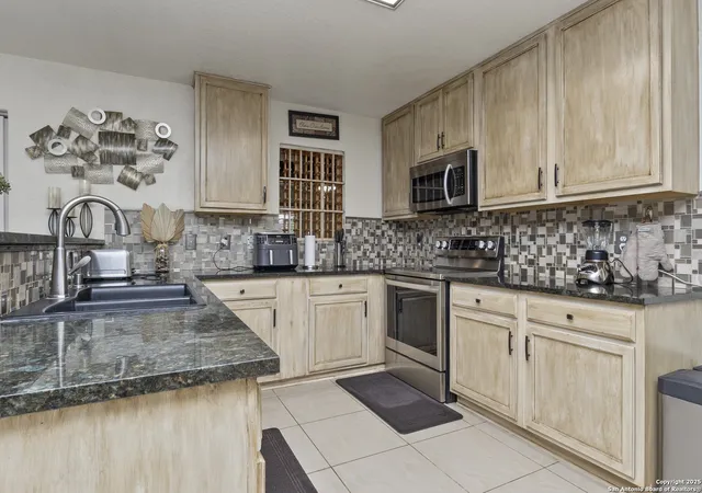 Photo 4 of Single family home for sale at 707 Ridingate Farm, San Antonio, TX 78228 | MLS# 1940404 | Listing updated on 2026-02-21