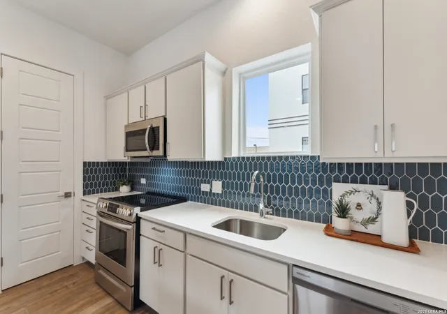 4th image of 1735 W Gramercy Pl #301/302, San Antonio, TX 78201 | MLS# 1940407