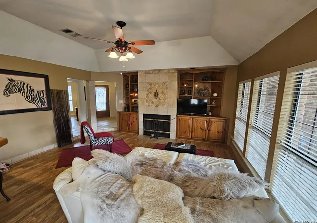 2nd image of 433 Las Brisas, Seguin, TX 78155 | MLS# 1940472