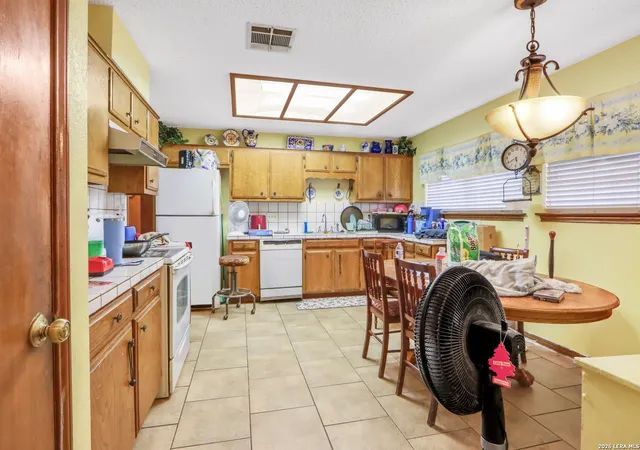 Photo 3 of Sale Pending at 401 Verbena, Kyle, TX 78640 | MLS# 1940477 | Listing updated on 2026-03-09